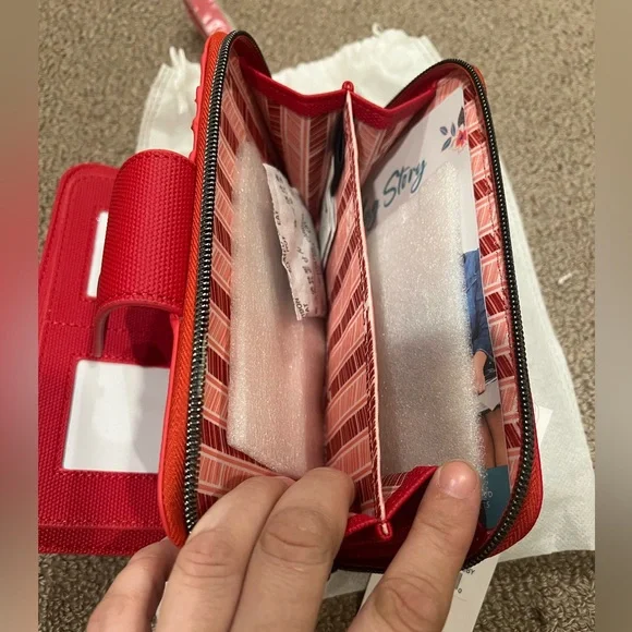 LUG Foxtrot Matte Luxe VL RFID Wallet
Ruby Red NWT - Picture 7 of 9